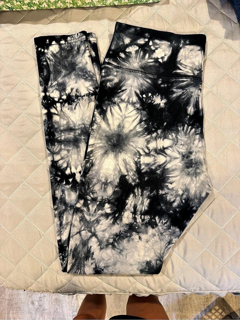 Wild Fable Tie-Dye Leggings Black & White Medium Like New